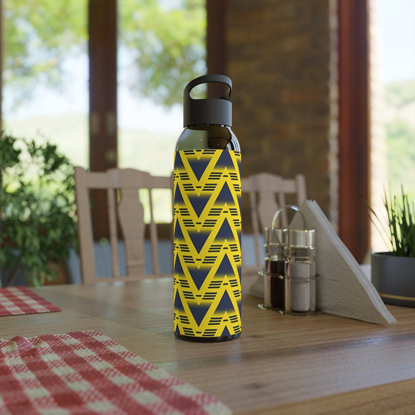 Retro Bruised Banana Football-Inspired Water Bottle – Yellow & Navy Geometric Design (21.9oz)